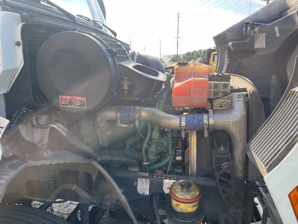 Day Cab Tractor-Heavy Duty Tractors-Volvo-2020-VNR64300-Torrance-CA-470,231\n\t\tmiles-$ 41,750 - Image 15