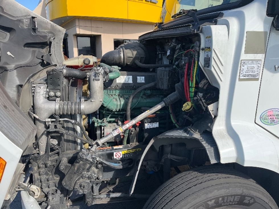 Day Cab Tractor-Heavy Duty Tractors-Volvo-2020-VNR64300-Torrance-CA-470,231\n\t\tmiles-$ 41,750 - Image 16