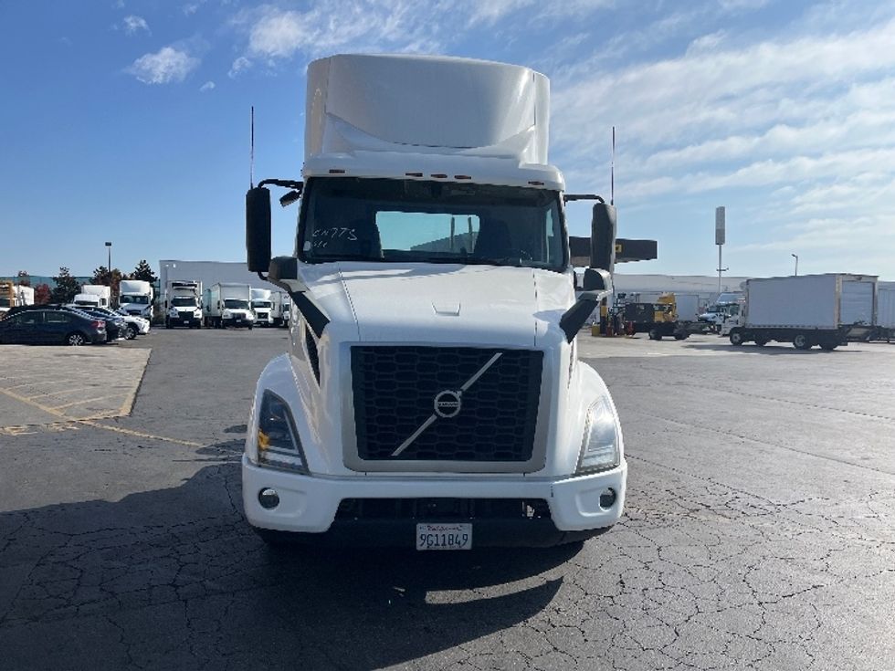 Day Cab Tractor-Heavy Duty Tractors-Volvo-2020-VNR64300-Torrance-CA-470,231\n\t\tmiles-$ 41,750 - Image 2