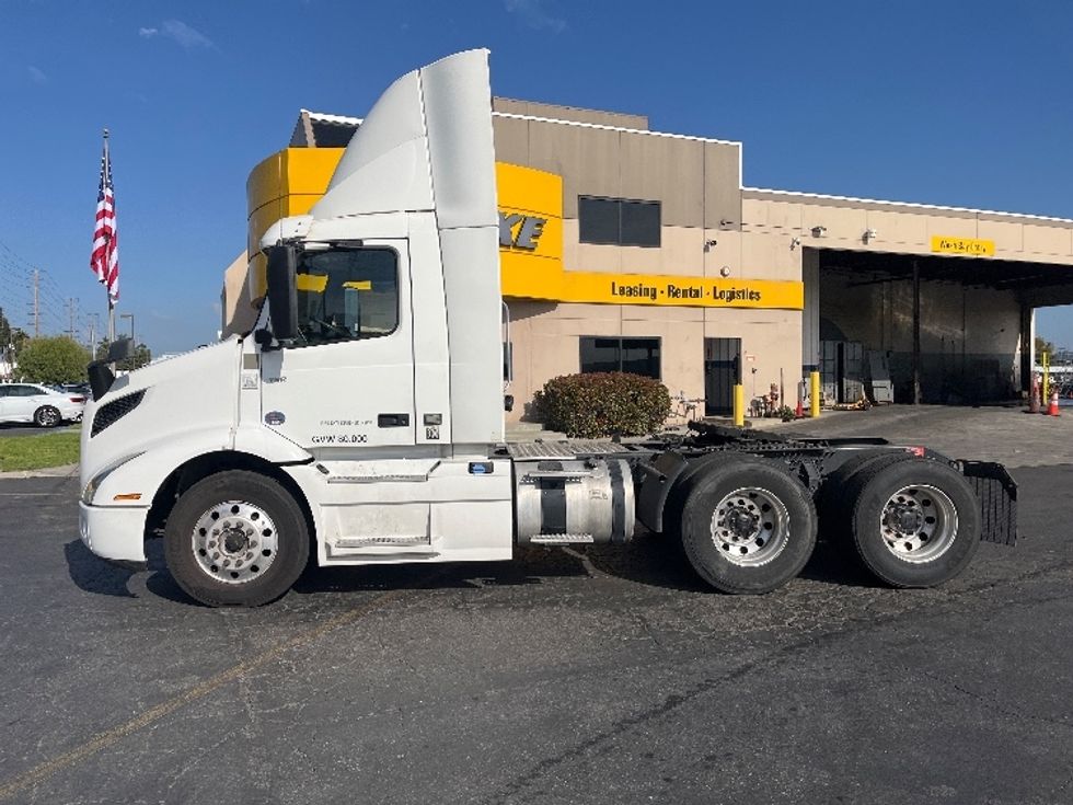 Day Cab Tractor-Heavy Duty Tractors-Volvo-2020-VNR64300-Torrance-CA-470,231\n\t\tmiles-$ 41,750 - Image 4