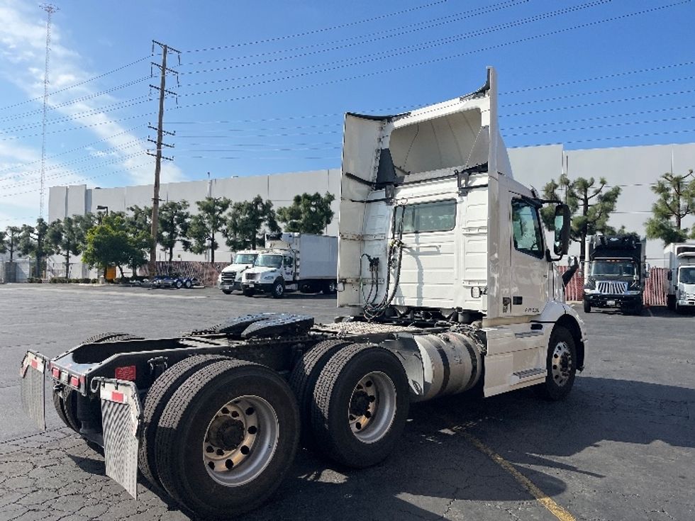 Day Cab Tractor-Heavy Duty Tractors-Volvo-2020-VNR64300-Torrance-CA-470,231\n\t\tmiles-$ 41,750 - Image 7