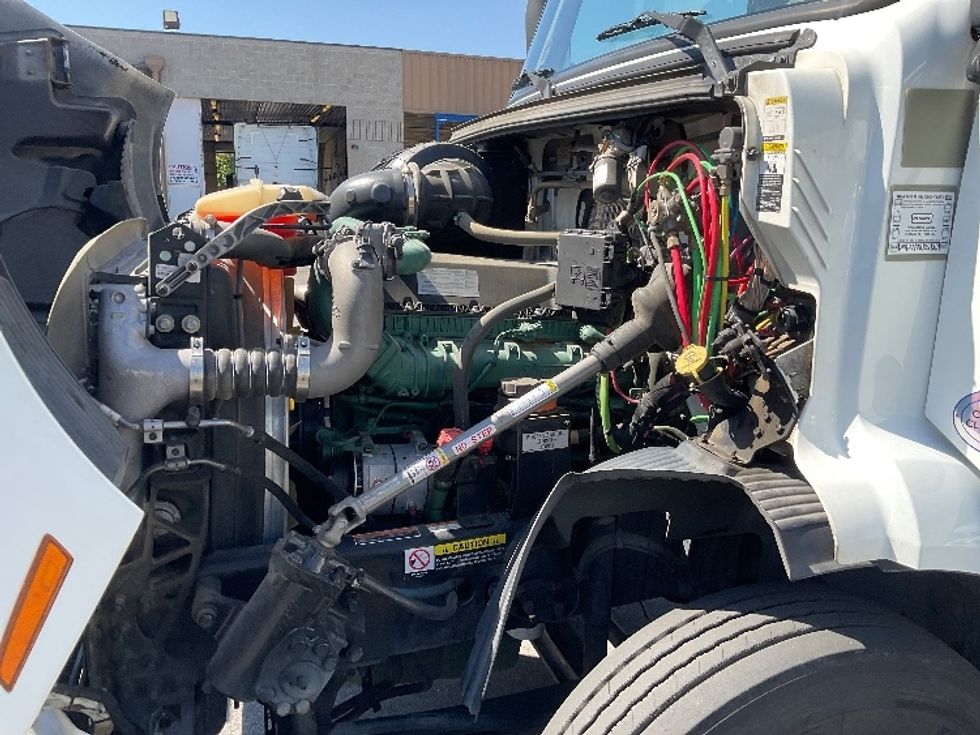 Day Cab Tractor-Heavy Duty Tractors-Volvo-2020-VNR64300-Torrance-CA-490,752\n\t\tmiles-$ 41,750 - Image 16