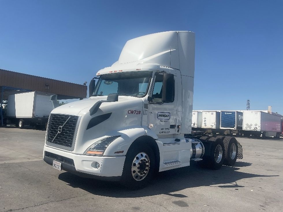 Day Cab Tractor-Heavy Duty Tractors-Volvo-2020-VNR64300-Torrance-CA-490,752\n\t\tmiles-$ 41,750 - Image 3