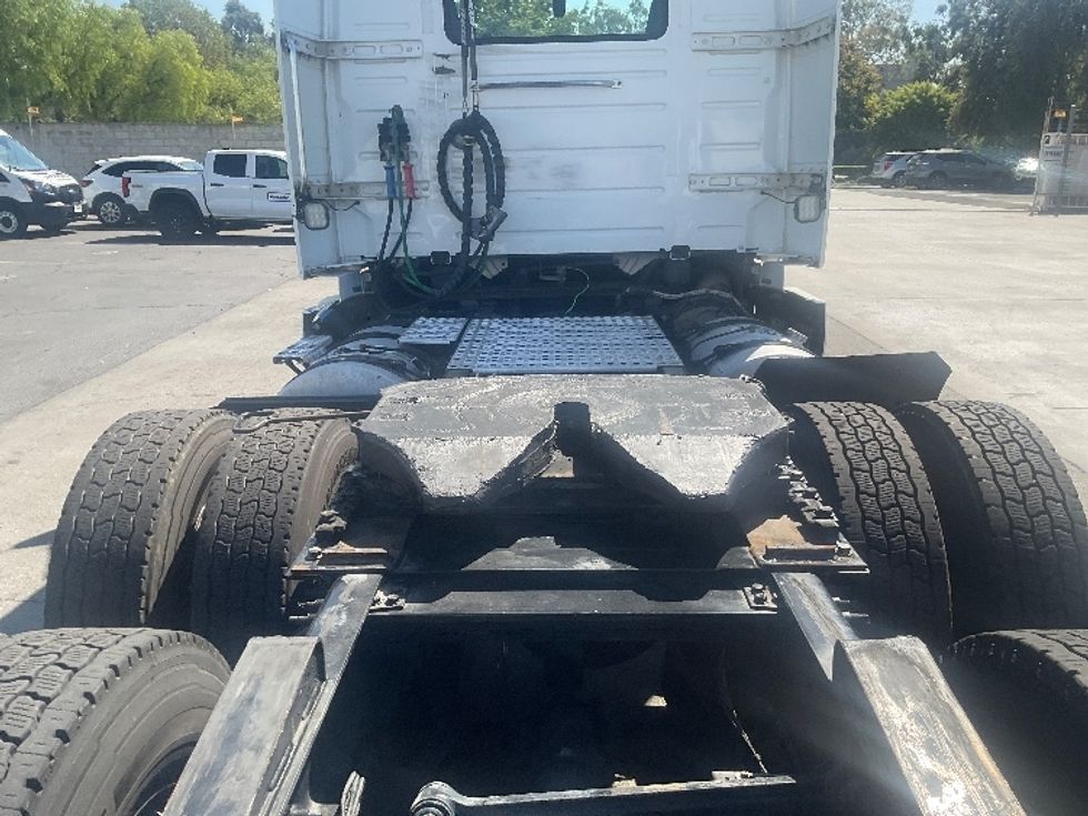 Day Cab Tractor-Heavy Duty Tractors-Volvo-2020-VNR64300-Torrance-CA-490,752\n\t\tmiles-$ 41,750 - Image 6