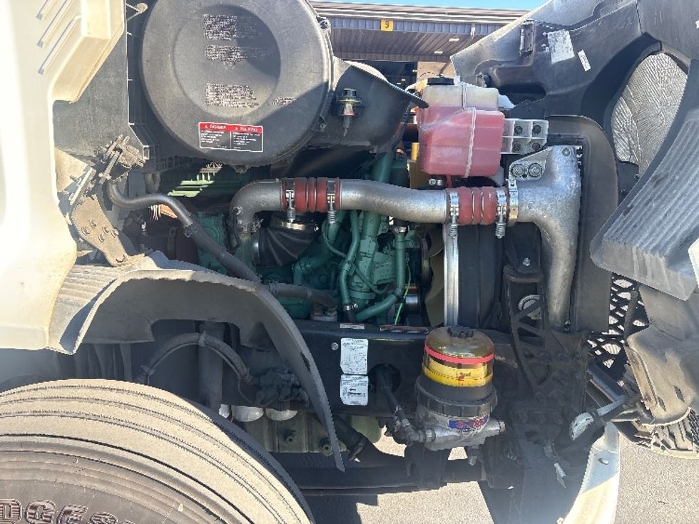 Day Cab Tractor-Heavy Duty Tractors-Volvo-2020-VNR64300-Torrance-CA-493,032\n\t\tmiles-$ 39,750 - Image 15