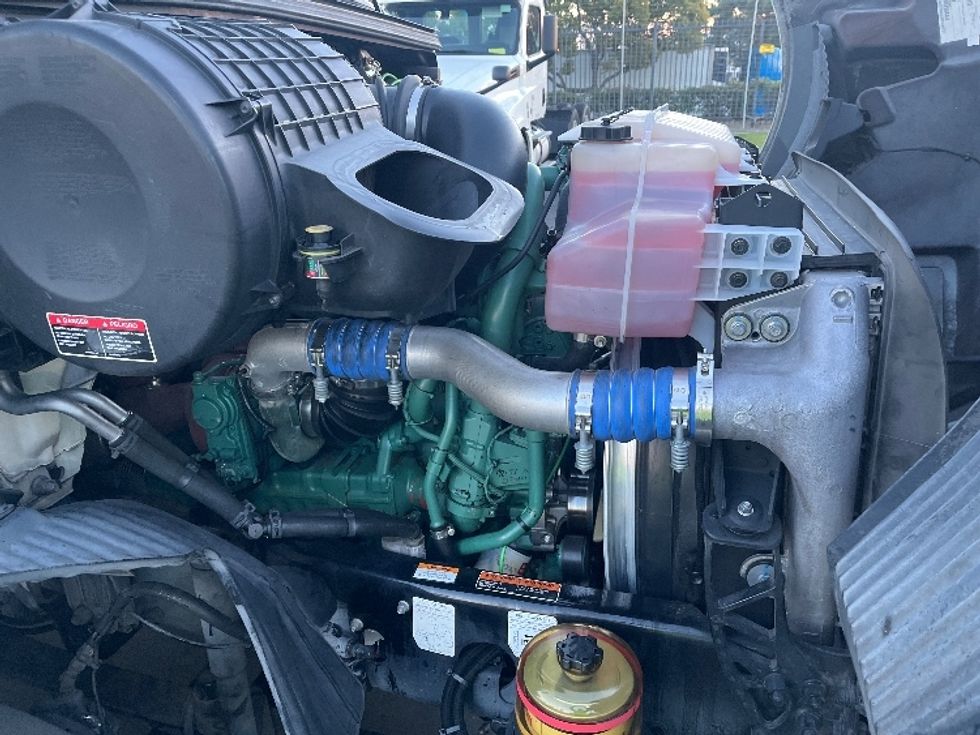 Day Cab Tractor-Heavy Duty Tractors-Volvo-2020-VNR64300-Torrance-CA-503,178\n\t\tmiles-$ 38,750 - Image 14