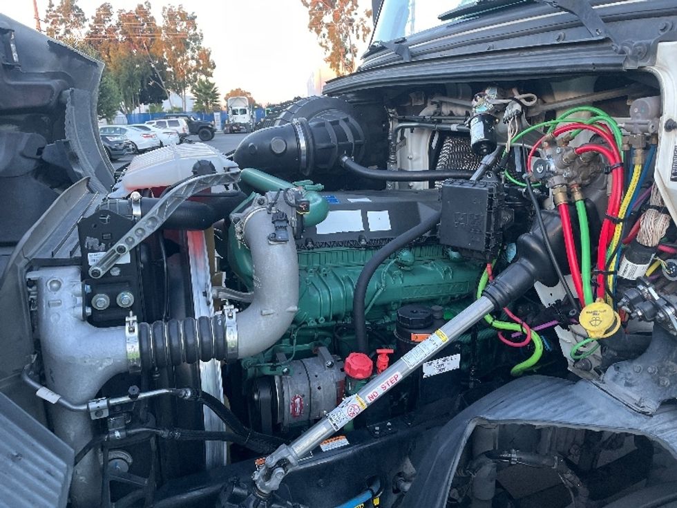 Day Cab Tractor-Heavy Duty Tractors-Volvo-2020-VNR64300-Torrance-CA-503,178\n\t\tmiles-$ 38,750 - Image 15