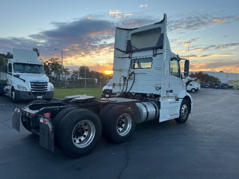 Day Cab Tractor-Heavy Duty Tractors-Volvo-2020-VNR64300-Torrance-CA-503,178\n\t\tmiles-$ 38,750 - Image 7