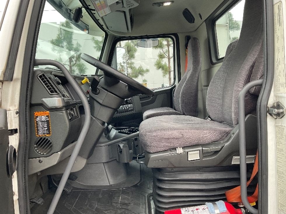 Day Cab Tractor-Heavy Duty Tractors-Volvo-2020-VNR64300-Torrance-CA-504,808\n\t\tmiles-$ 46,000 - Image 10
