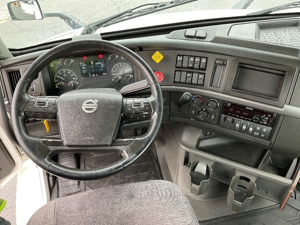 Day Cab Tractor-Heavy Duty Tractors-Volvo-2020-VNR64300-Torrance-CA-504,808\n\t\tmiles-$ 46,000 - Image 11
