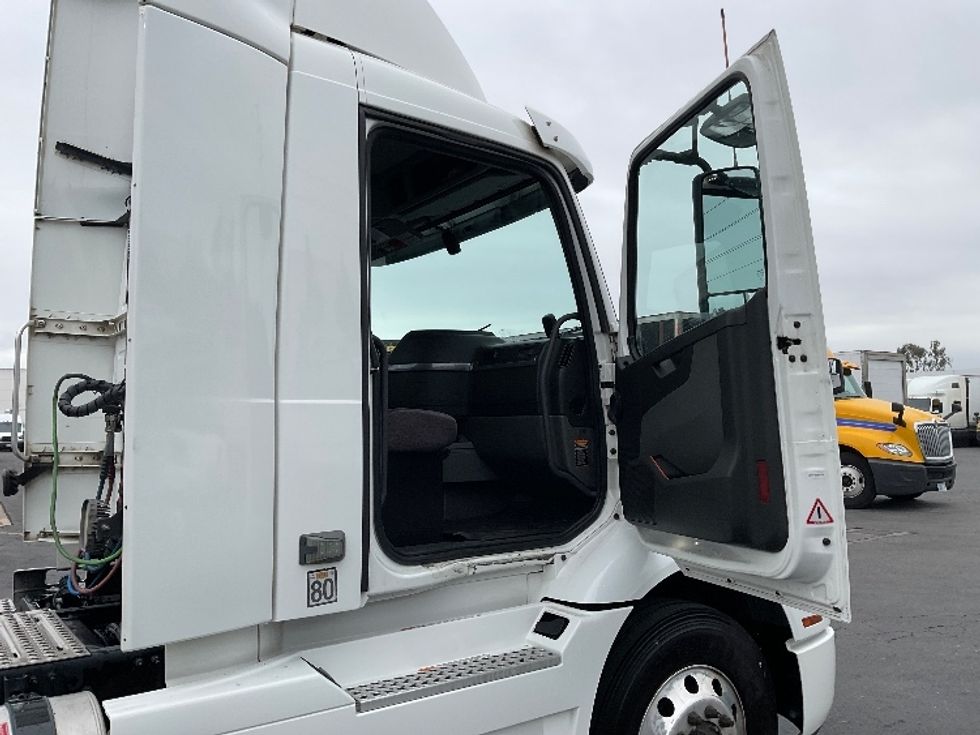 Day Cab Tractor-Heavy Duty Tractors-Volvo-2020-VNR64300-Torrance-CA-504,808\n\t\tmiles-$ 46,000 - Image 12