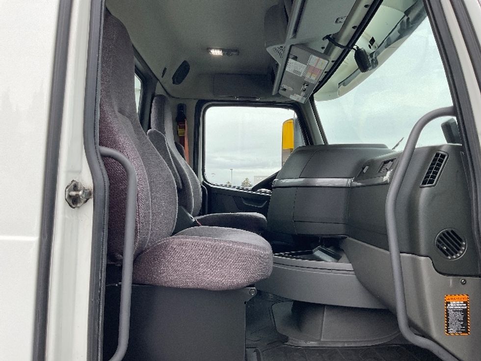 Day Cab Tractor-Heavy Duty Tractors-Volvo-2020-VNR64300-Torrance-CA-504,808\n\t\tmiles-$ 46,000 - Image 14