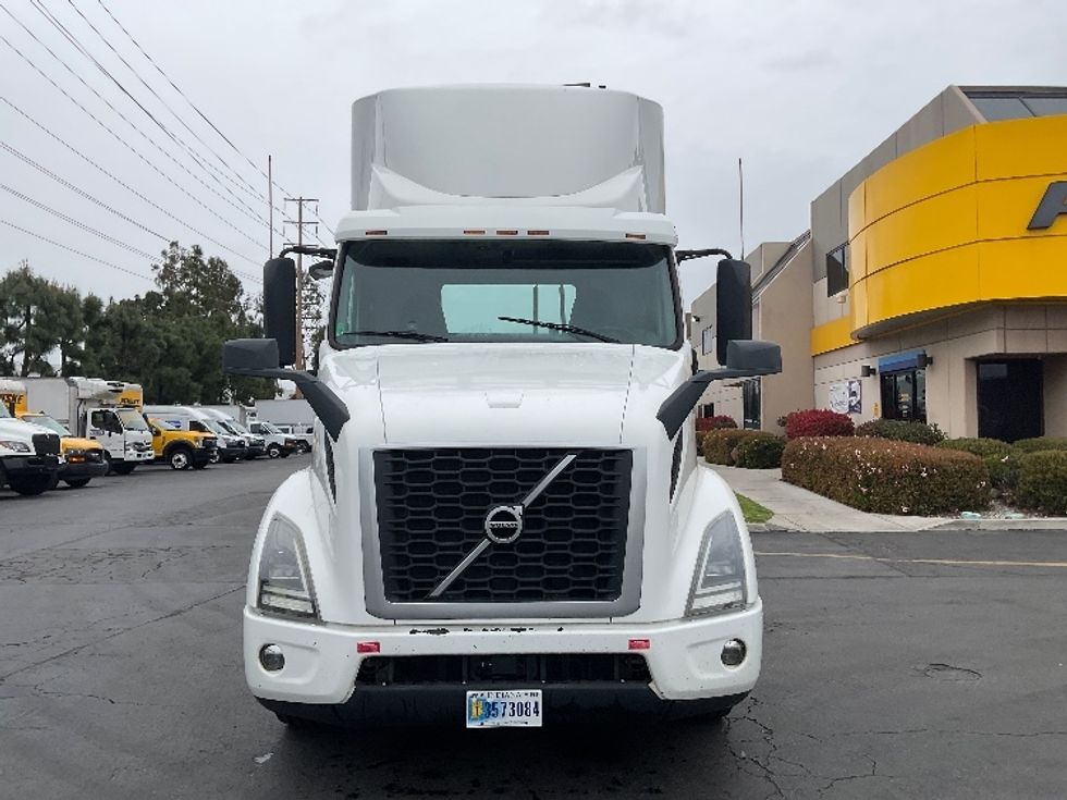 2020 Volvo Truck VNR photo 2