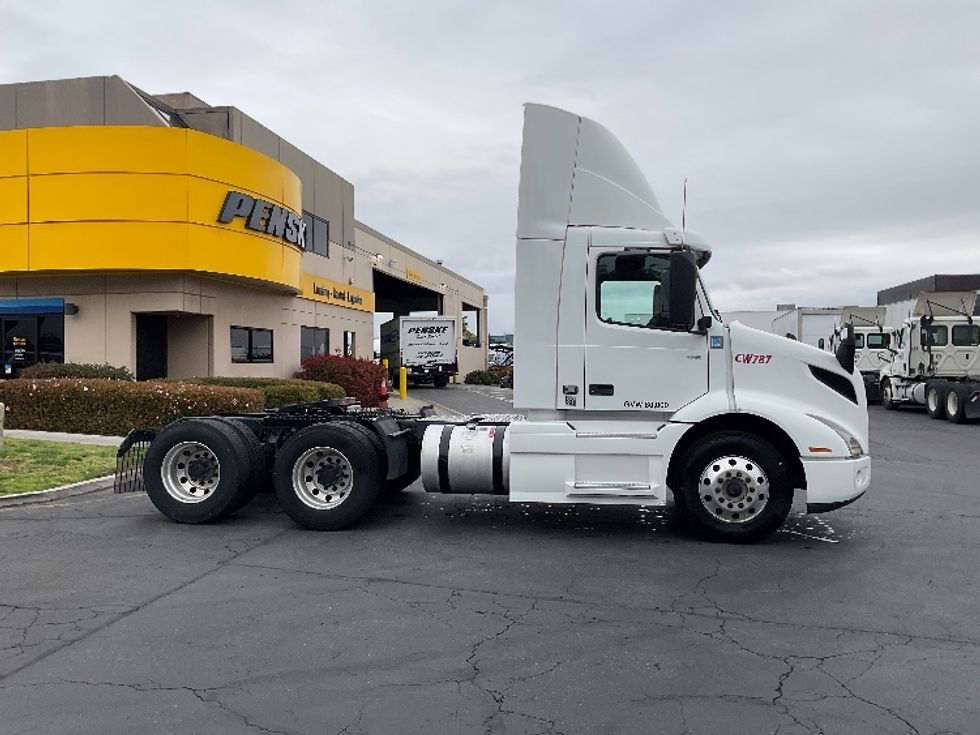 Day Cab Tractor-Heavy Duty Tractors-Volvo-2020-VNR64300-Torrance-CA-504,808\n\t\tmiles-$ 46,000 - Image 8