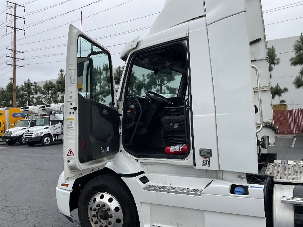 Day Cab Tractor-Heavy Duty Tractors-Volvo-2020-VNR64300-Torrance-CA-504,808\n\t\tmiles-$ 46,000 - Image 9