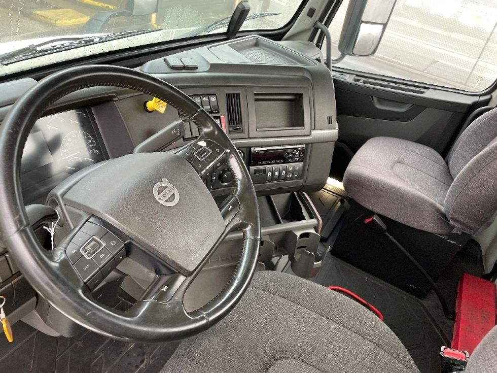 Day Cab Tractor-Heavy Duty Tractors-Volvo-2020-VNR64300-Torrance-CA-505,142\n\t\tmiles-$ 51,500 - Image 10