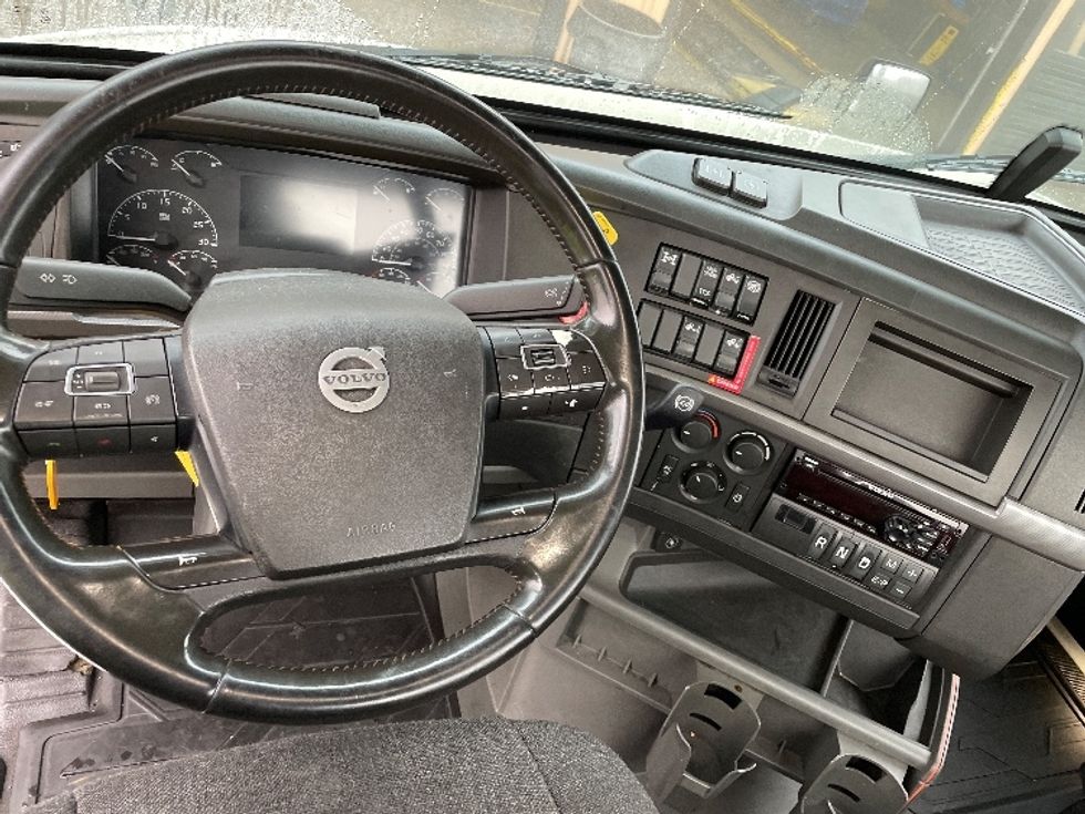 Day Cab Tractor-Heavy Duty Tractors-Volvo-2020-VNR64300-Torrance-CA-505,142\n\t\tmiles-$ 51,500 - Image 11