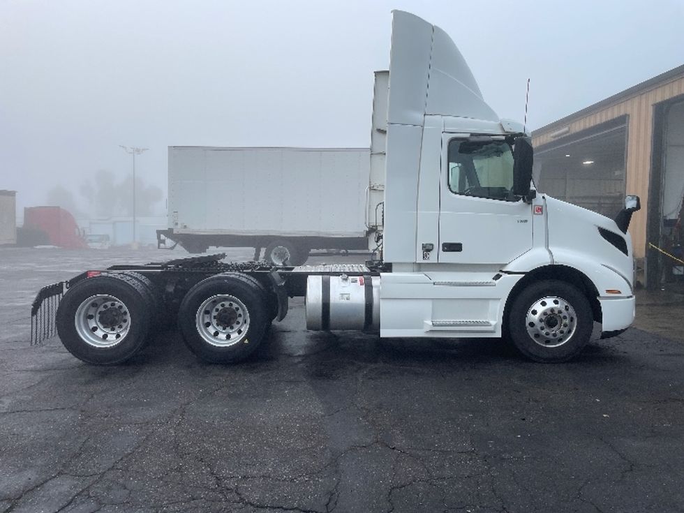 Day Cab Tractor-Heavy Duty Tractors-Volvo-2020-VNR64300-Torrance-CA-505,142\n\t\tmiles-$ 51,500 - Image 8