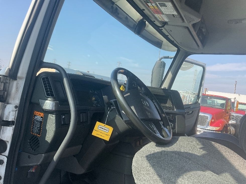Day Cab Tractor-Heavy Duty Tractors-Volvo-2020-VNR64300-Torrance-CA-505,487\n\t\tmiles-$ 46,750 - Image 10