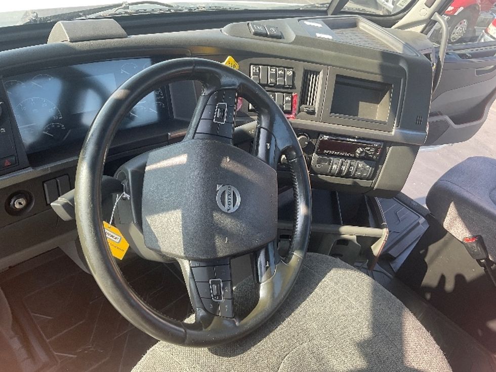Day Cab Tractor-Heavy Duty Tractors-Volvo-2020-VNR64300-Torrance-CA-505,487\n\t\tmiles-$ 46,750 - Image 11