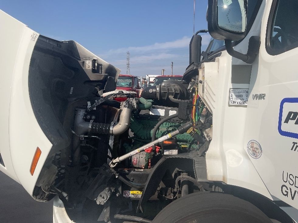 Day Cab Tractor-Heavy Duty Tractors-Volvo-2020-VNR64300-Torrance-CA-505,487\n\t\tmiles-$ 46,750 - Image 15