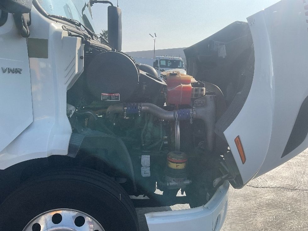 Day Cab Tractor-Heavy Duty Tractors-Volvo-2020-VNR64300-Torrance-CA-505,487\n\t\tmiles-$ 46,750 - Image 16