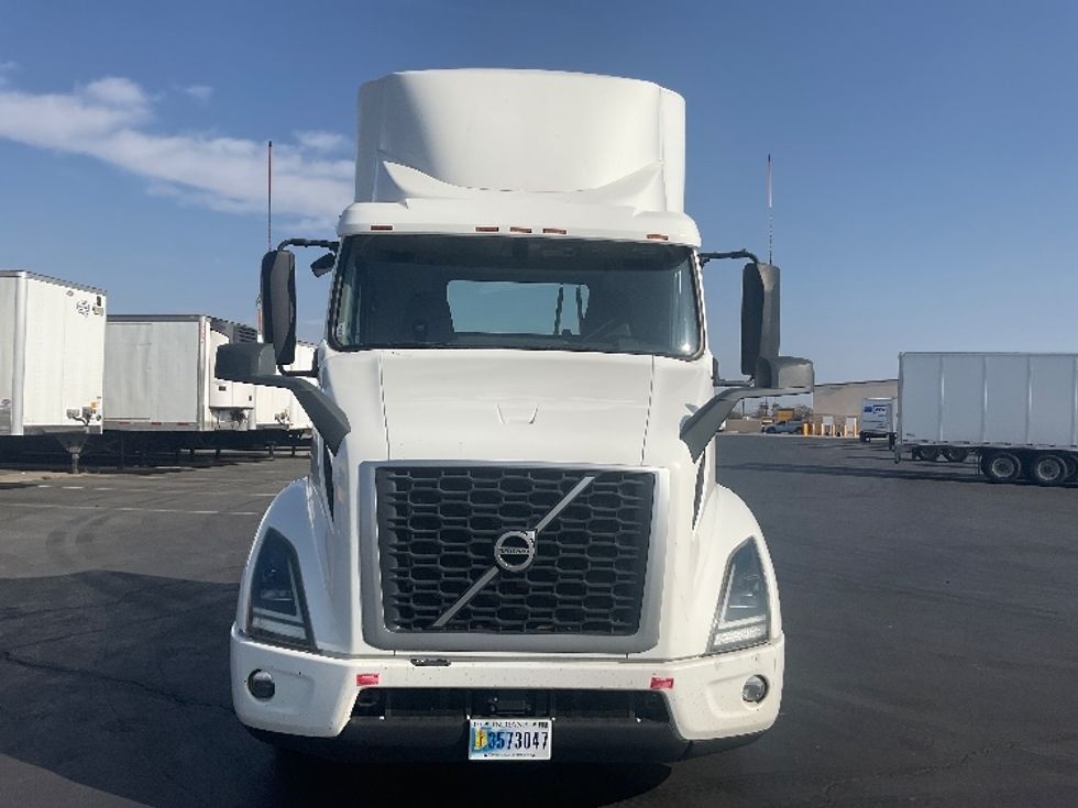 Day Cab Tractor-Heavy Duty Tractors-Volvo-2020-VNR64300-Torrance-CA-505,487\n\t\tmiles-$ 46,750 - Image 2