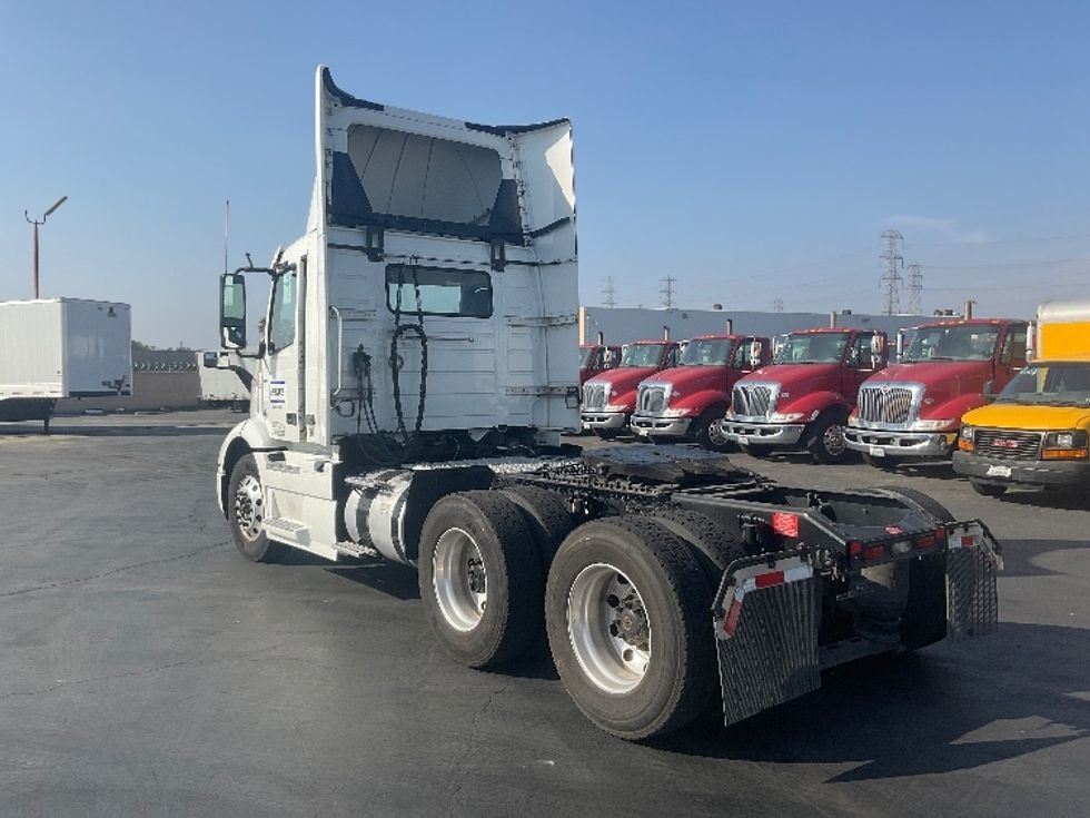 Day Cab Tractor-Heavy Duty Tractors-Volvo-2020-VNR64300-Torrance-CA-505,487\n\t\tmiles-$ 46,750 - Image 5