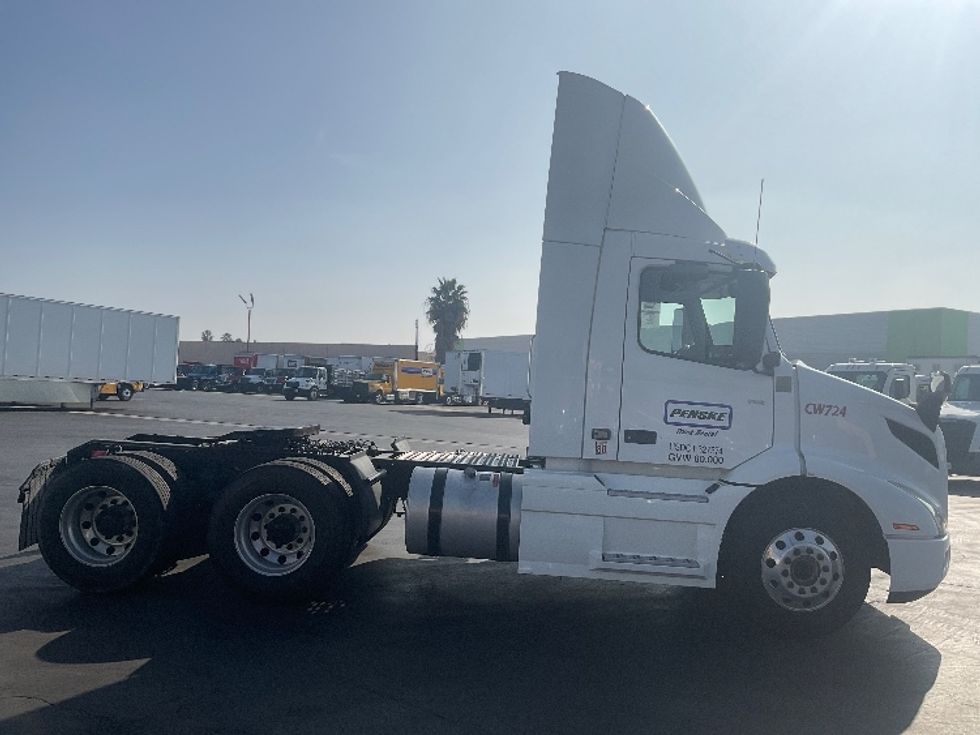 Day Cab Tractor-Heavy Duty Tractors-Volvo-2020-VNR64300-Torrance-CA-505,487\n\t\tmiles-$ 46,750 - Image 8