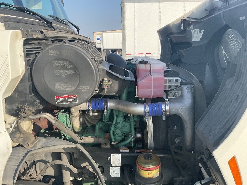 Day Cab Tractor-Heavy Duty Tractors-Volvo-2020-VNR64300-Torrance-CA-505,545\n\t\tmiles-$ 50,250 - Image 15