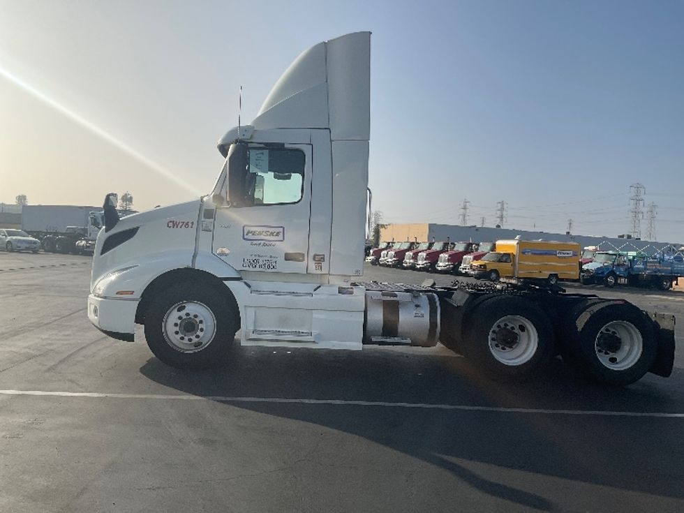 Day Cab Tractor-Heavy Duty Tractors-Volvo-2020-VNR64300-Torrance-CA-505,545\n\t\tmiles-$ 50,250 - Image 4