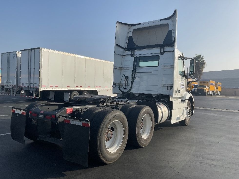 Day Cab Tractor-Heavy Duty Tractors-Volvo-2020-VNR64300-Torrance-CA-505,545\n\t\tmiles-$ 50,250 - Image 7