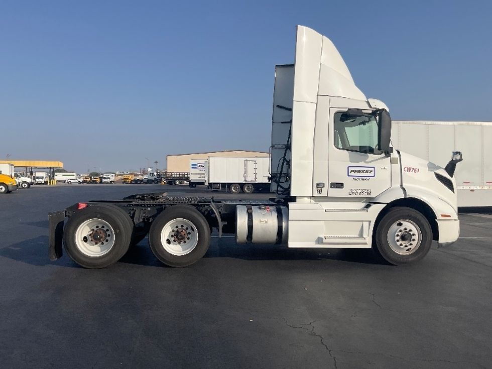 Day Cab Tractor-Heavy Duty Tractors-Volvo-2020-VNR64300-Torrance-CA-505,545\n\t\tmiles-$ 50,250 - Image 8