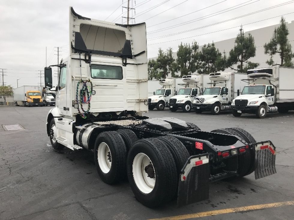 Day Cab Tractor-Heavy Duty Tractors-Volvo-2020-VNR64300-Torrance-CA-506,536\n\t\tmiles-$ 42,250 - Image 5