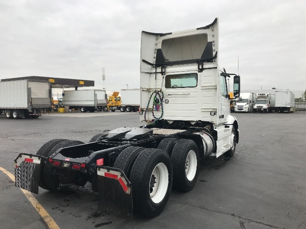 Day Cab Tractor-Heavy Duty Tractors-Volvo-2020-VNR64300-Torrance-CA-506,536\n\t\tmiles-$ 42,250 - Image 7