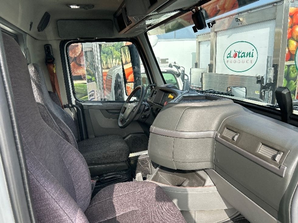 Day Cab Tractor-Heavy Duty Tractors-Volvo-2020-VNR64300-Torrance-CA-517,808\n\t\tmiles-$ 37,500 - Image 14