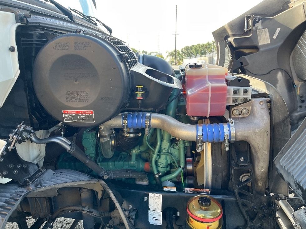 Day Cab Tractor-Heavy Duty Tractors-Volvo-2020-VNR64300-Torrance-CA-517,808\n\t\tmiles-$ 37,500 - Image 15