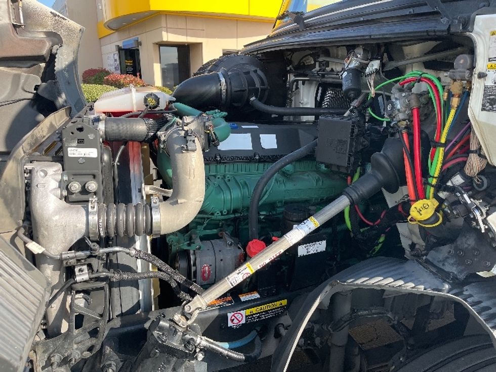 Day Cab Tractor-Heavy Duty Tractors-Volvo-2020-VNR64300-Torrance-CA-517,808\n\t\tmiles-$ 37,500 - Image 16
