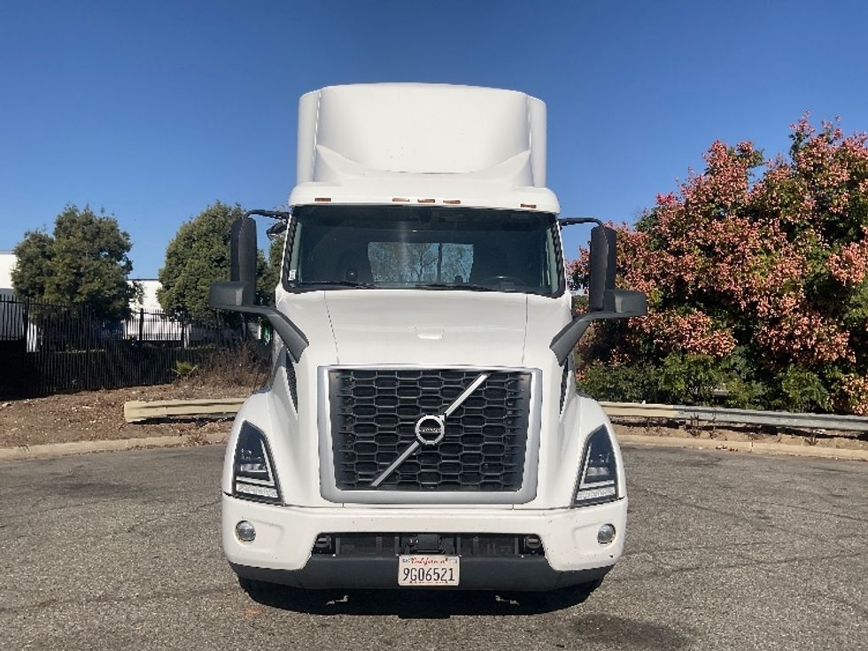 Day Cab Tractor-Heavy Duty Tractors-Volvo-2020-VNR64300-Torrance-CA-517,808\n\t\tmiles-$ 37,500 - Image 2