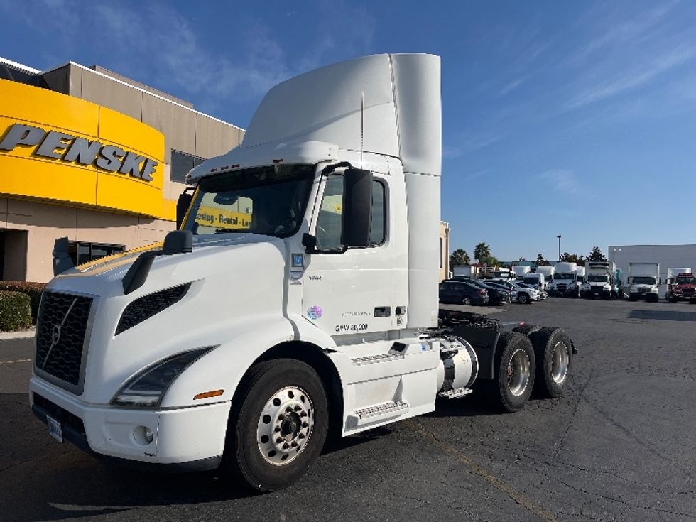 Day Cab Tractor-Heavy Duty Tractors-Volvo-2020-VNR64300-Torrance-CA-517,808\n\t\tmiles-$ 37,500 - Image 3