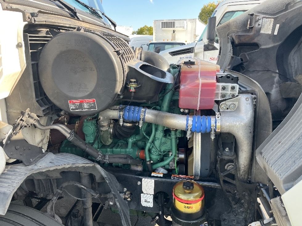 Day Cab Tractor-Heavy Duty Tractors-Volvo-2020-VNR64300-Torrance-CA-527,873\n\t\tmiles-$ 36,500 - Image 15