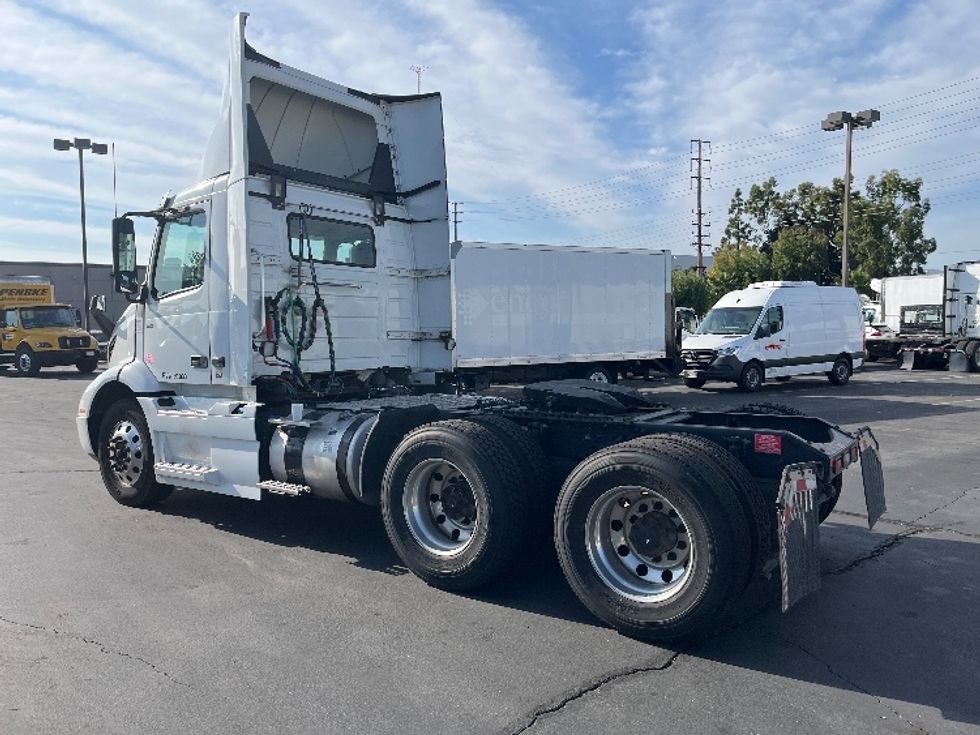 Day Cab Tractor-Heavy Duty Tractors-Volvo-2020-VNR64300-Torrance-CA-527,873\n\t\tmiles-$ 36,500 - Image 5