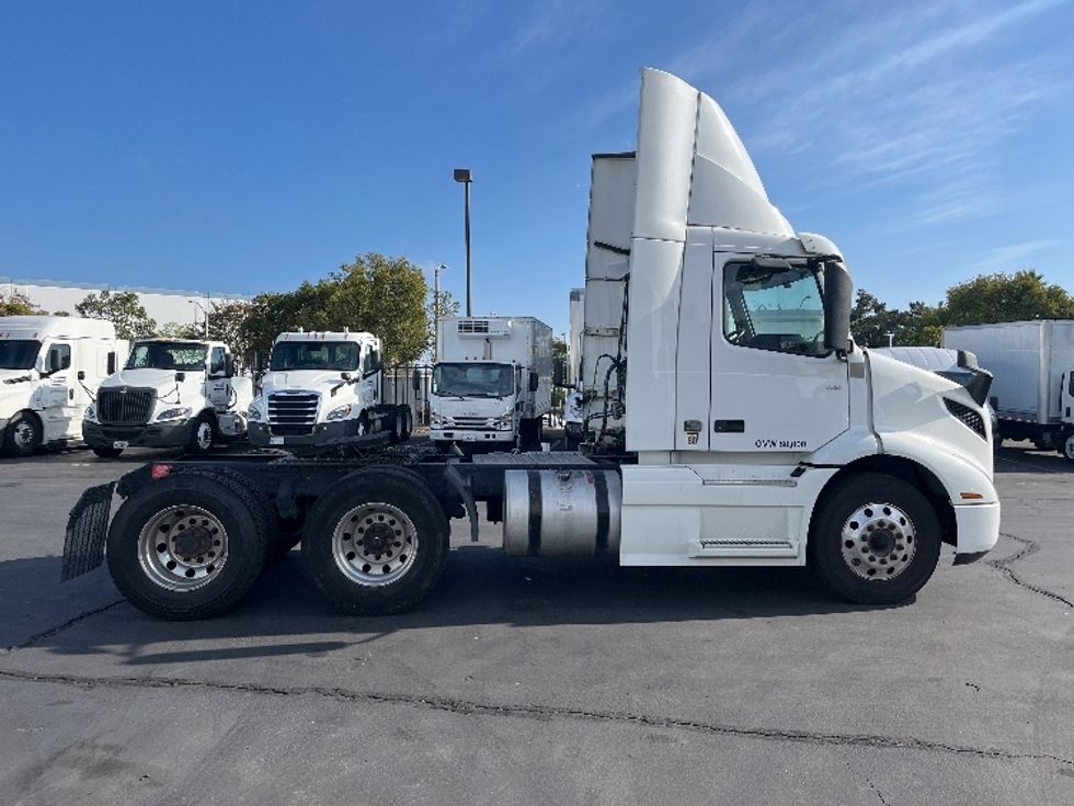 Day Cab Tractor-Heavy Duty Tractors-Volvo-2020-VNR64300-Torrance-CA-527,873\n\t\tmiles-$ 36,500 - Image 8