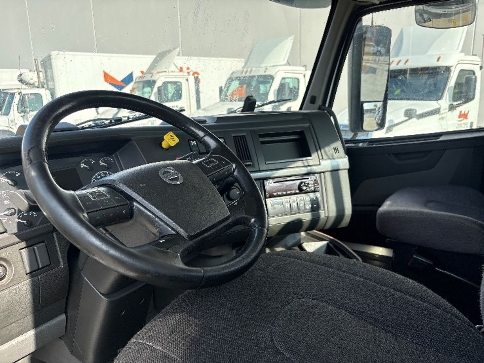 Day Cab Tractor-Heavy Duty Tractors-Volvo-2020-VNR64300-Torrance-CA-530,774\n\t\tmiles-$ 34,000 - Image 10
