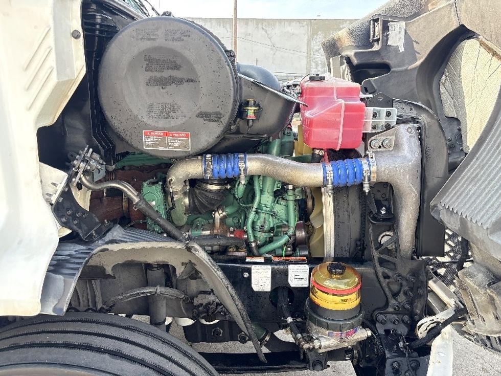 Day Cab Tractor-Heavy Duty Tractors-Volvo-2020-VNR64300-Torrance-CA-530,774\n\t\tmiles-$ 34,000 - Image 15