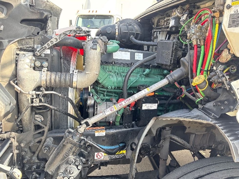 Day Cab Tractor-Heavy Duty Tractors-Volvo-2020-VNR64300-Torrance-CA-530,774\n\t\tmiles-$ 34,000 - Image 16