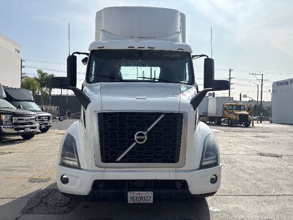 Day Cab Tractor-Heavy Duty Tractors-Volvo-2020-VNR64300-Torrance-CA-530,774\n\t\tmiles-$ 34,000 - Image 2