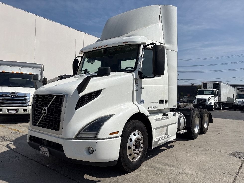 Day Cab Tractor-Heavy Duty Tractors-Volvo-2020-VNR64300-Torrance-CA-530,774\n\t\tmiles-$ 34,000 - Image 3