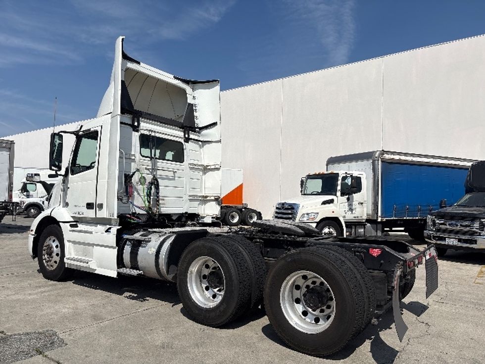 Day Cab Tractor-Heavy Duty Tractors-Volvo-2020-VNR64300-Torrance-CA-530,774\n\t\tmiles-$ 34,000 - Image 5