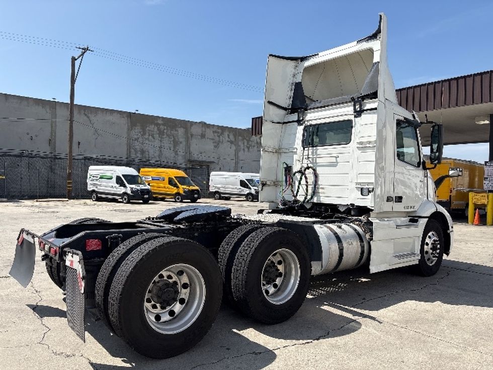 Day Cab Tractor-Heavy Duty Tractors-Volvo-2020-VNR64300-Torrance-CA-530,774\n\t\tmiles-$ 34,000 - Image 7